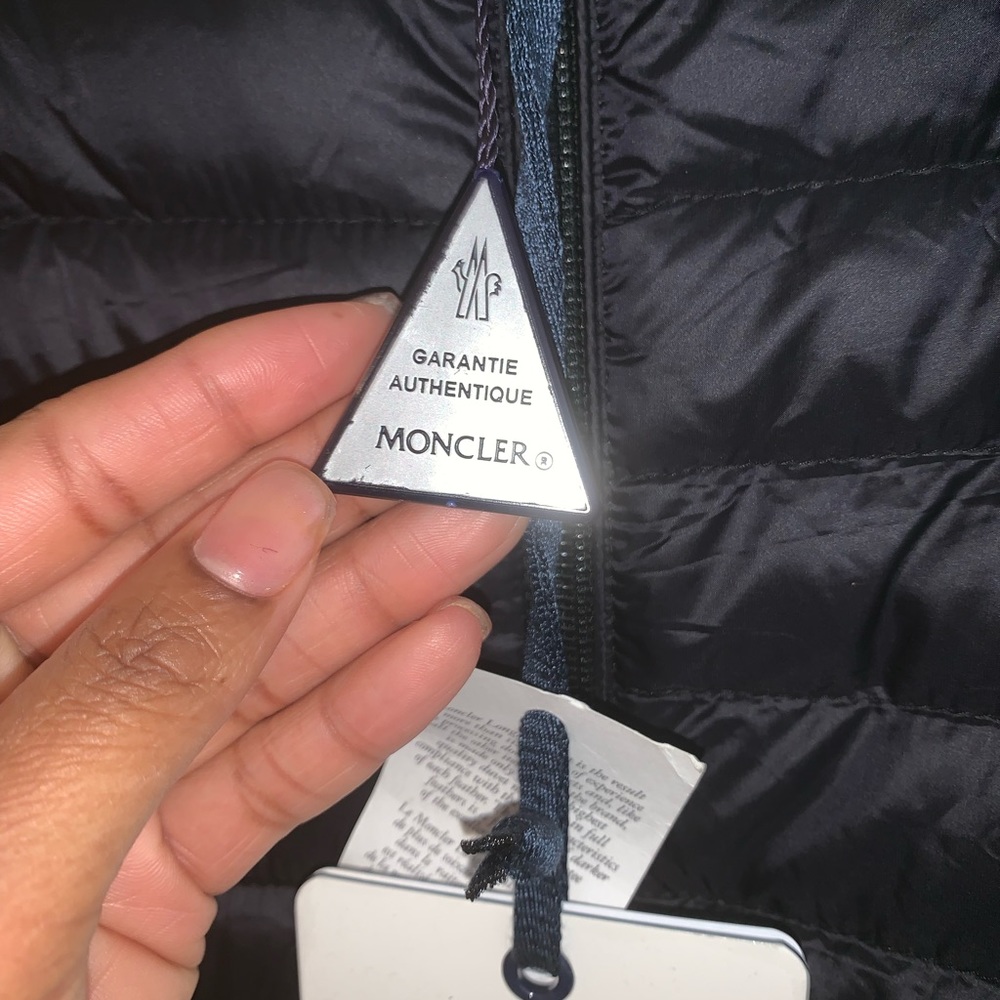 Authentic Moncler - Picture 4 of 7